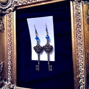LA MONARCA - Antique Style Key Crown Brass Earrings with Crystal Beads